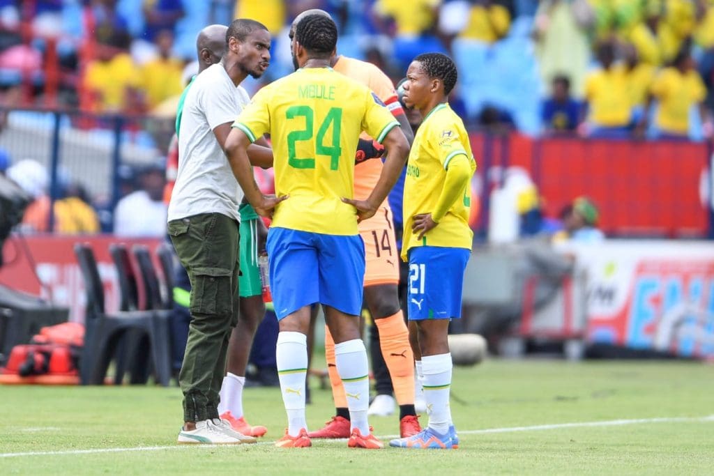 Sipho Mbule in discussion with coach