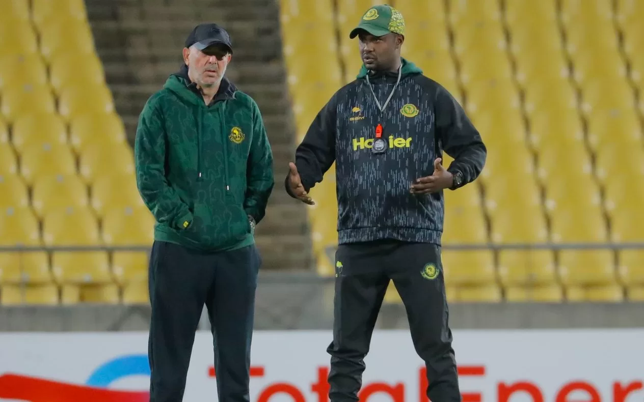 Mohamed Nasreddine Nabi with his Yanga assistant Cedric Kaze