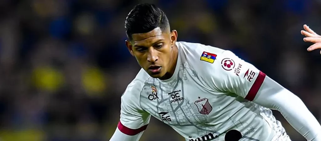 Edson Castillo in action
