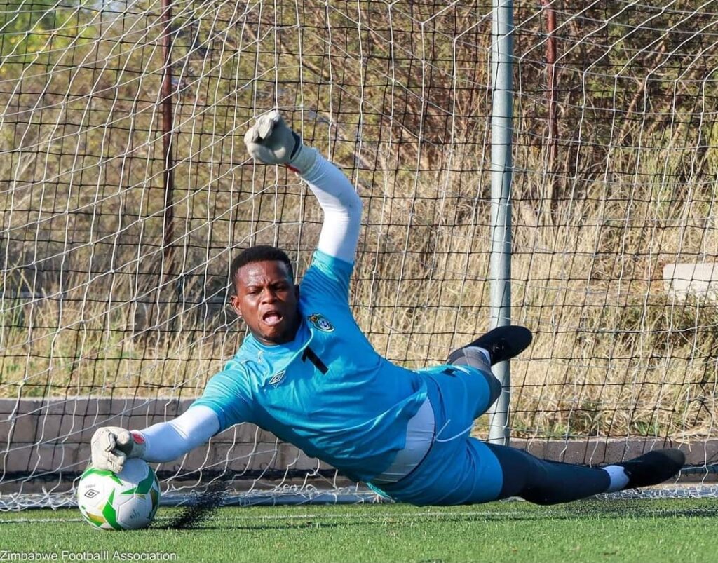 Zimbabwe's number-one Donovan Bernard has snubbed DStv Premiership advances, after penning a Chicken Inn FC deal