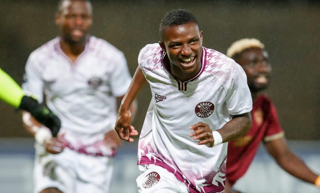 Ntsako Makhubela signs for new DStv Premiership club