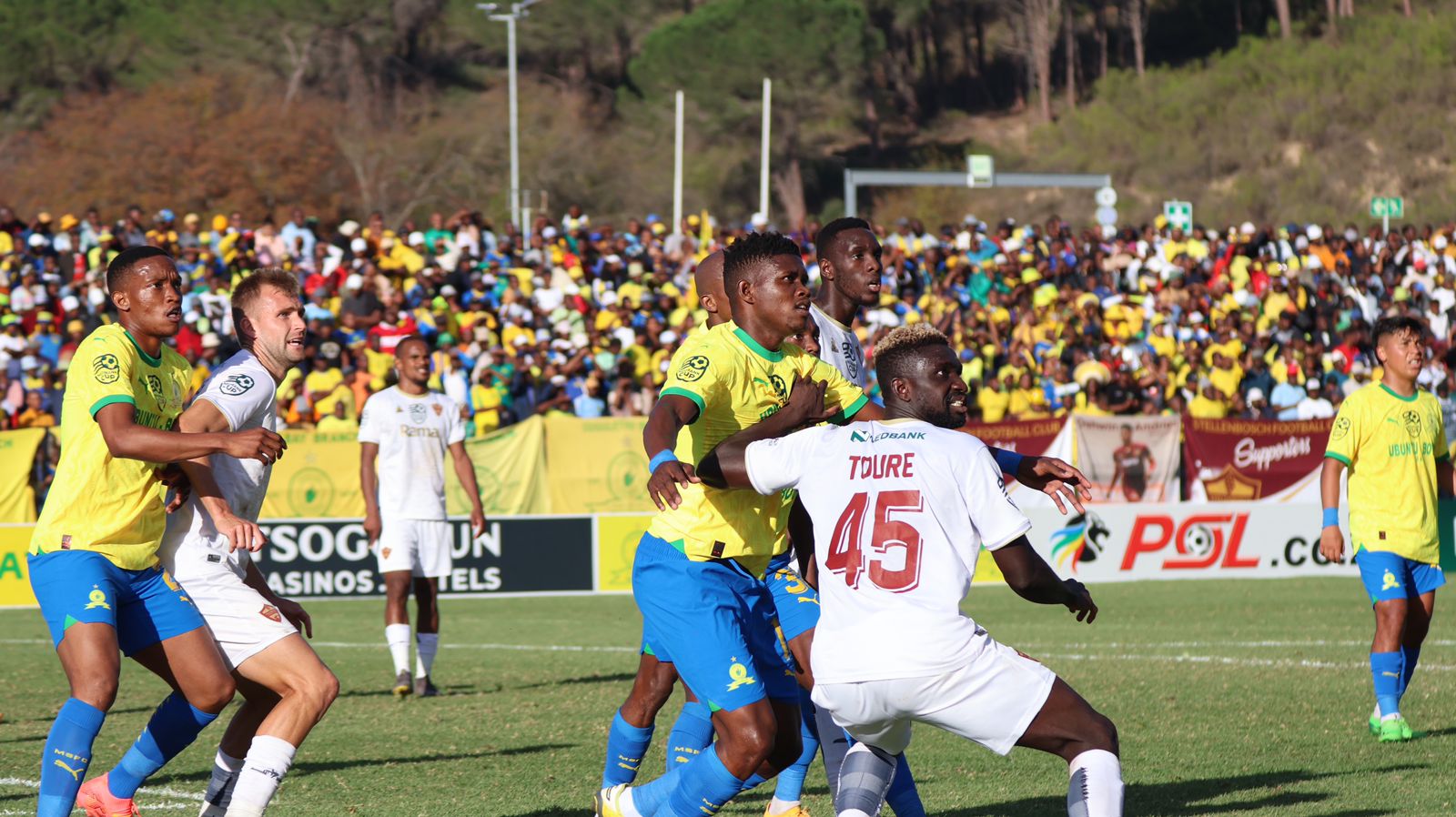 Stellenbosch FC and Mamelodi Sundowns in the Nedbank Cup