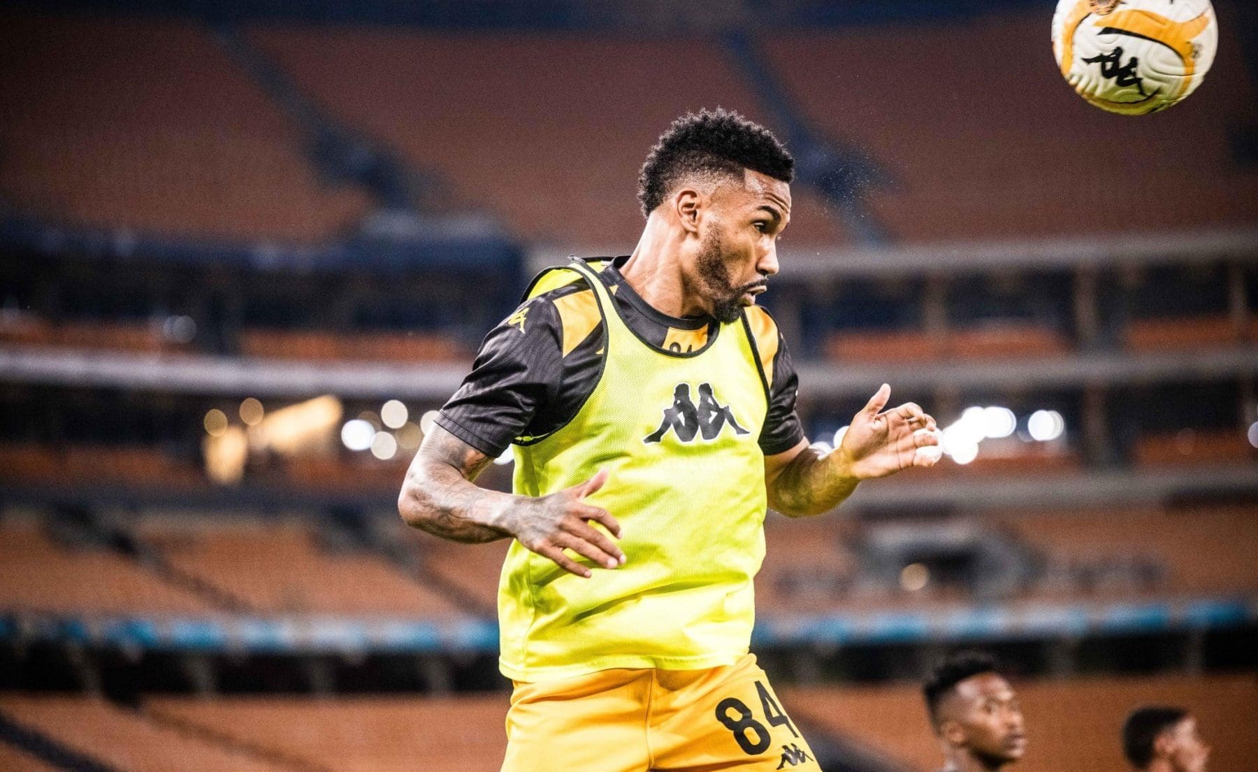 Kaizer Chiefs defender Inacio Miguel warm up before a tie