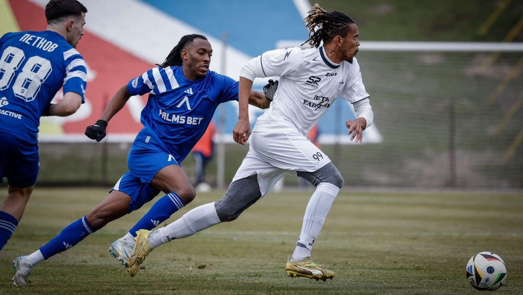 South African attacker Jaisen Clifford running with the ball