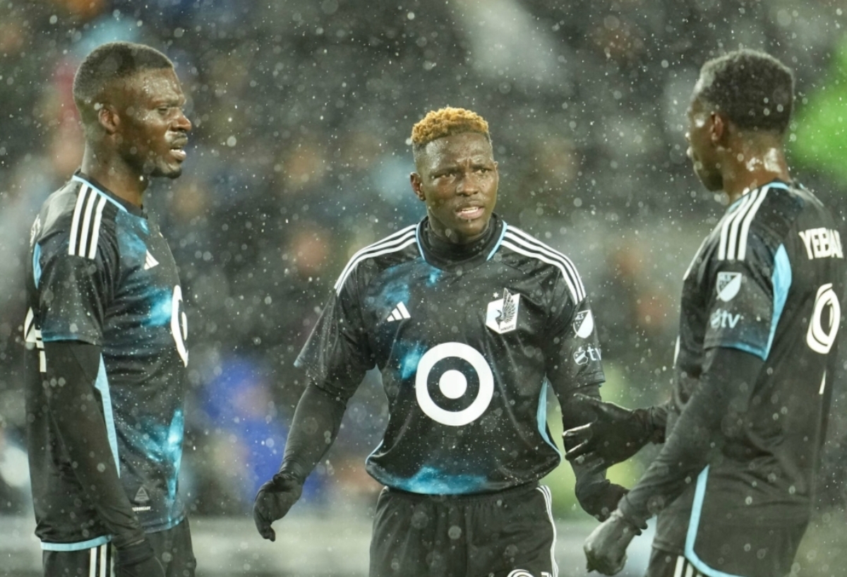 Bongokuhle Hlongwane with his teammates