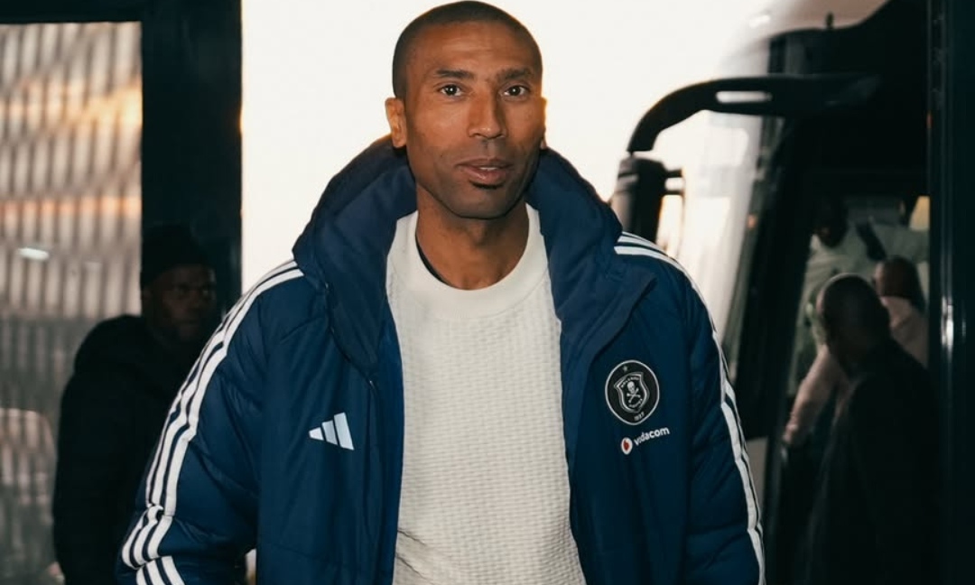 Abdeslam Ouaddou arriving at Orlando Stadium