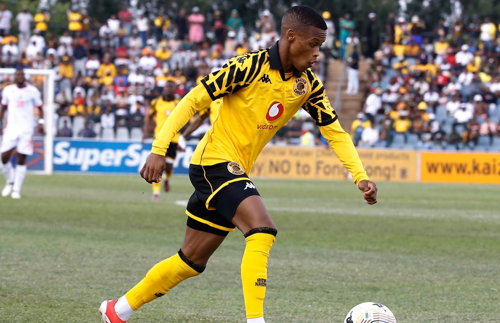 Kaizer Chiefs winger Asanele Velebayi playing