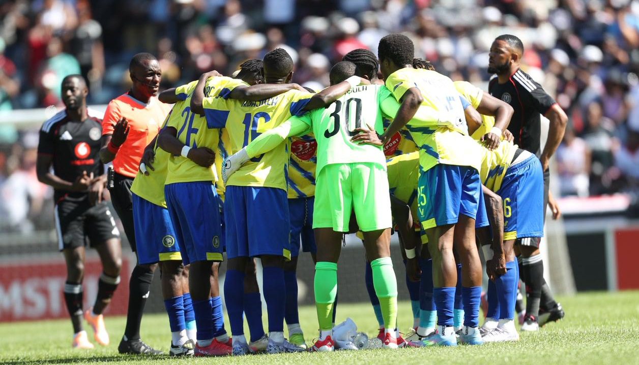 Saint Eloi-Lupopo in action against Orlando Pirates