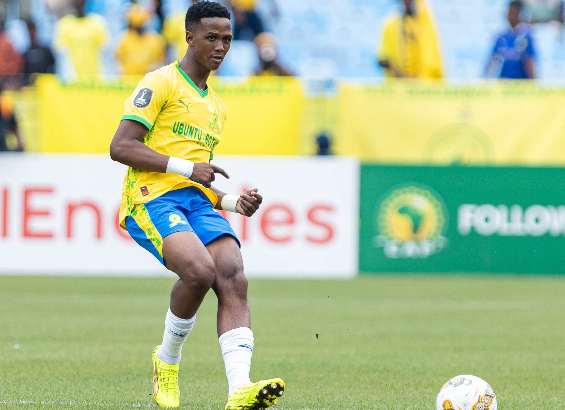 Khulumani Ndamane of Mamelodi Sundowns in action