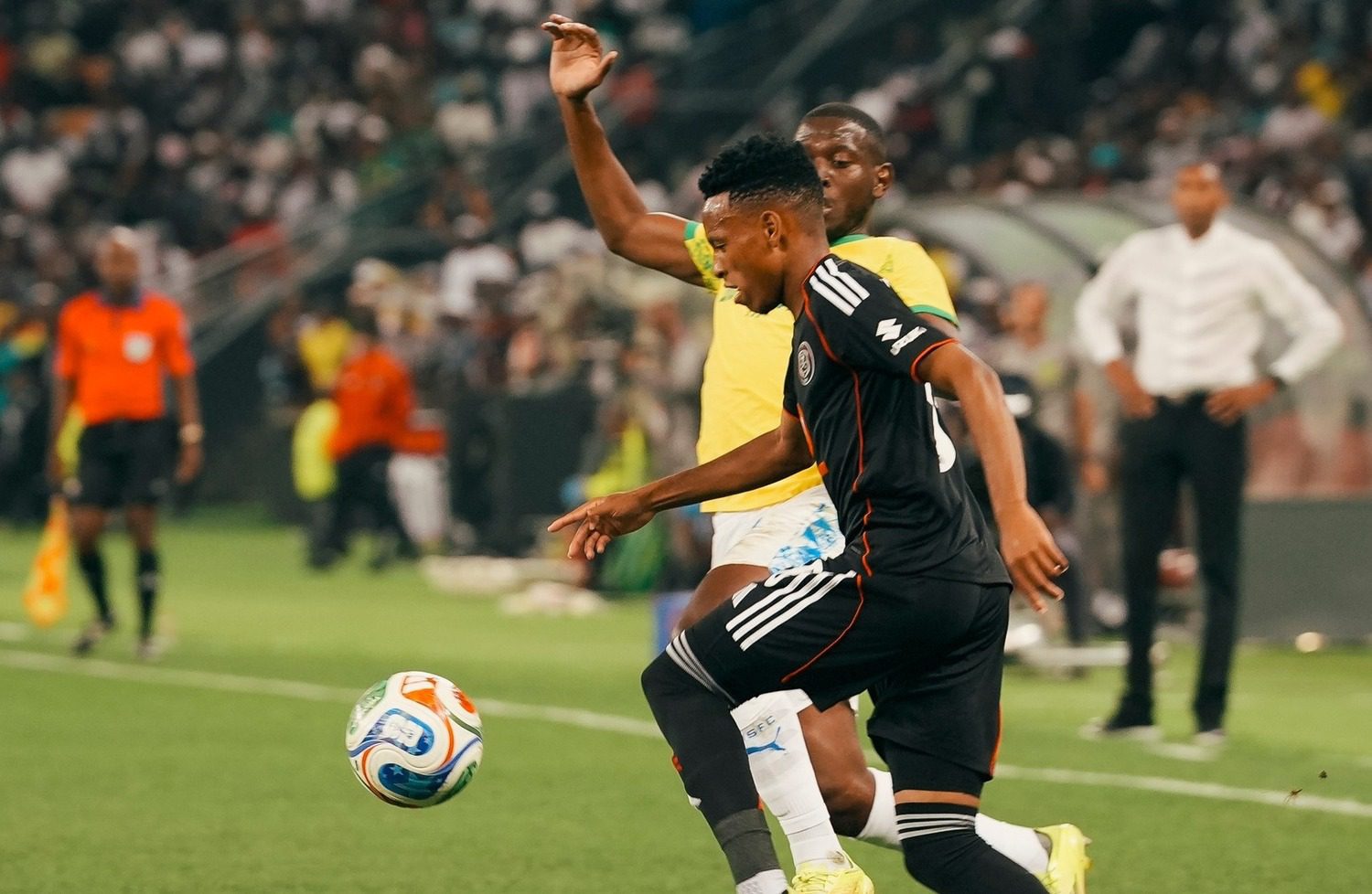 Orlando Pirates star Relebohile Mofokeng dribbling past Mamelodi Sundowns' Aubrey Modiba