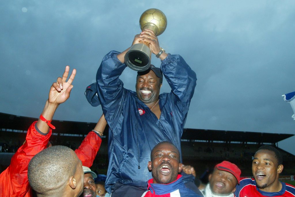 Jomo Sono with the trophy after the SAA Supa8 Final match in 2003