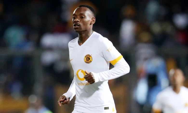 Former Kaizer Chiefs defence stalwart Thomas Sweswe says the Amakhosi players must unite and rally the out-of-form Khama Billiat, whom he believes could be the key to unlocking their problems.