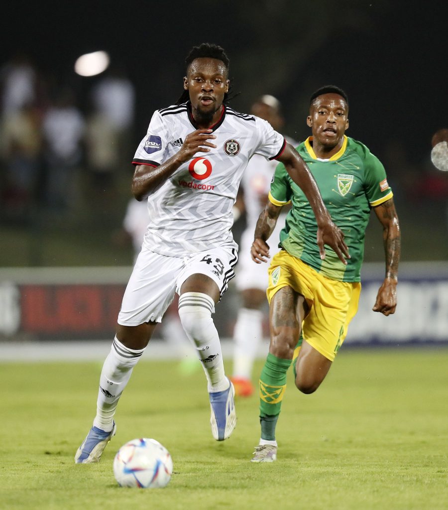 Pirates-defender Ndah and Mmodi of Arrows