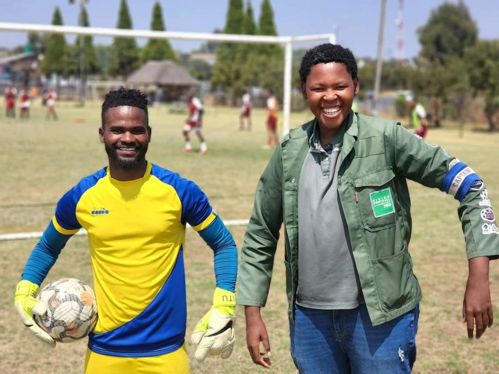 Sidingo Nxumalo couldn't hold his joy after receiving the Itu gloves