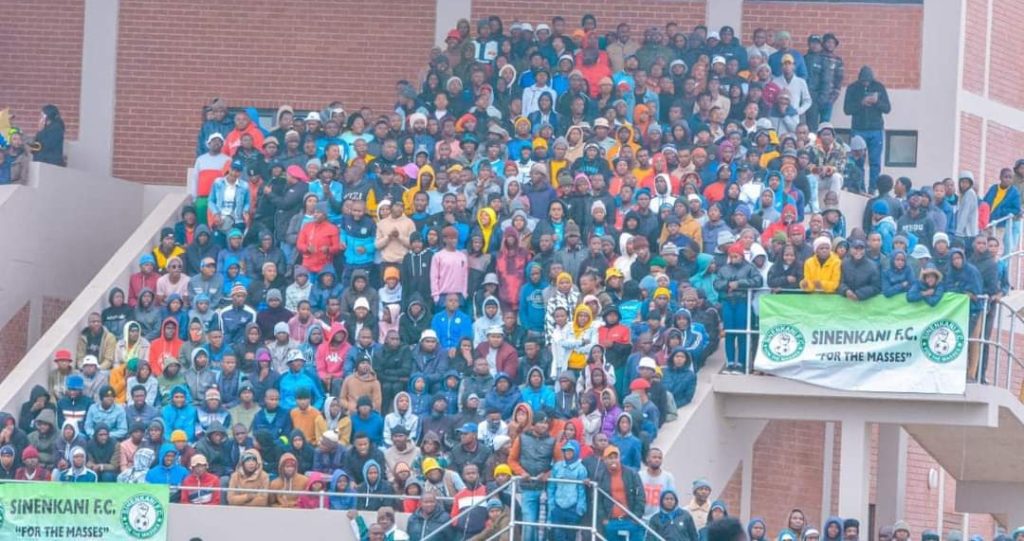 Sinenkani supporters against AmaMpondo