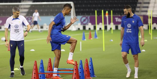 Raphael Varane and Karim Benzema training in Doha 