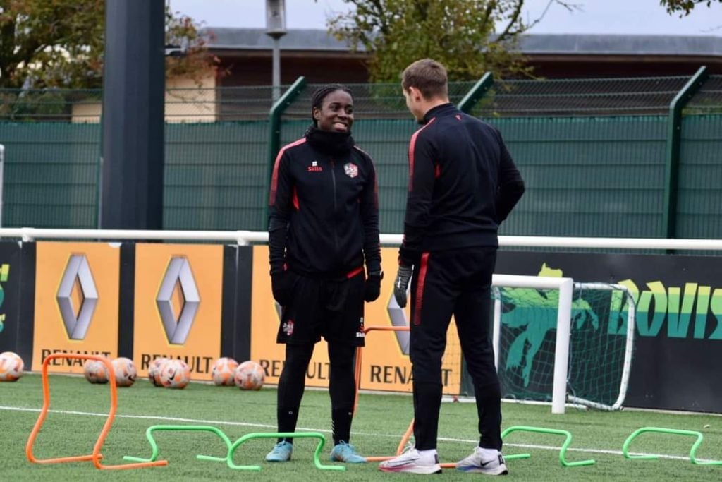 Ode Fulutudilu at training in FC Fleury 91 colours.