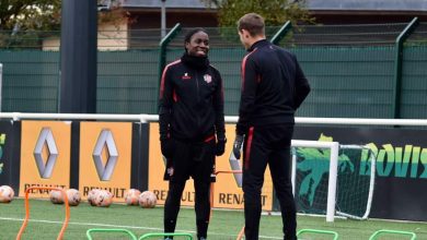 FC Fleury 91 striker Ode Fulutudilu at training.