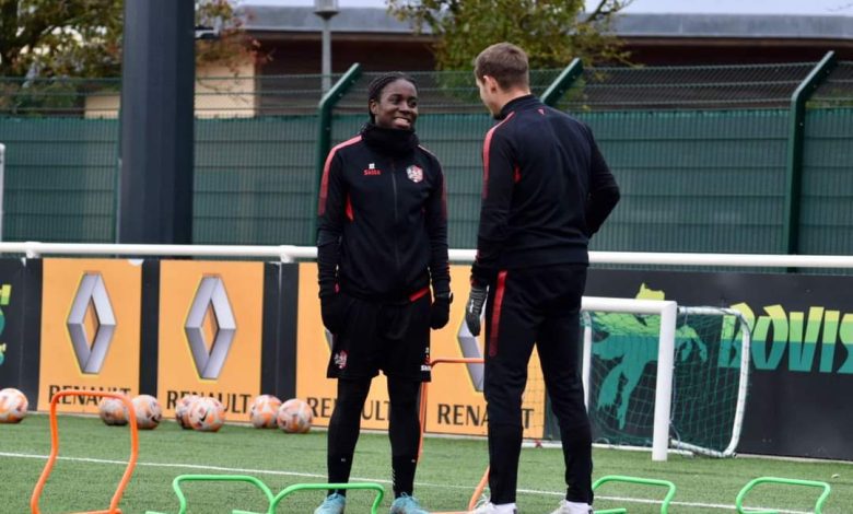 FC Fleury 91 striker Ode Fulutudilu at training.