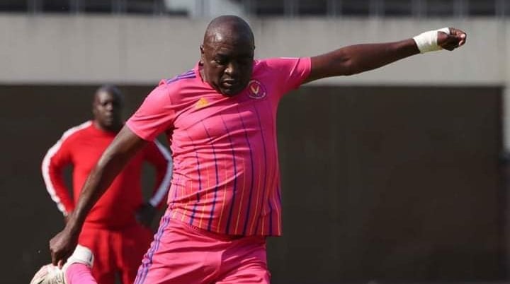 Zimbabwe's oldest footballer Innocent Benza's dream of winning a top-flight league silverware was shattered following Herentals' 0-1 defeat at the hands of Bulawayo Chiefs in the Chibuku Super Cup final.