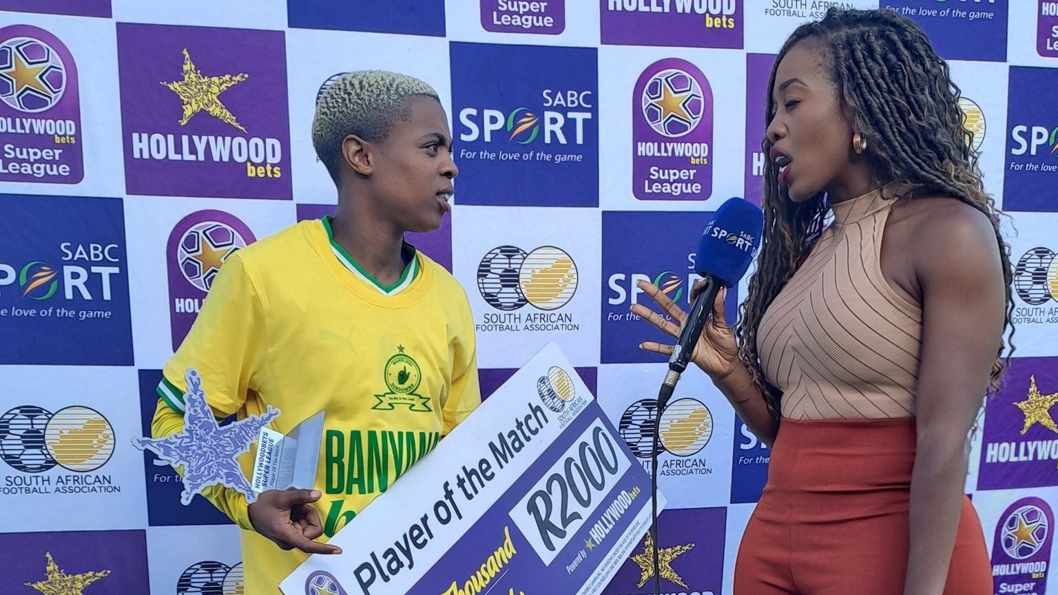 Lelona Daweti receives the Hollywoodbets Super League Player of the Match accolade 