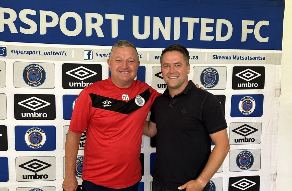 Michael Owen (right) poses with Gavin Hunt
