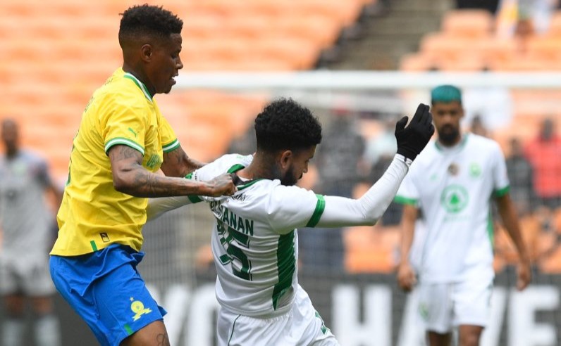 Bongani Zungu fighting for the ball against Keagan Buchanan of AmaZulu in the first semifinal of the Carling Cup at FNB Stadium