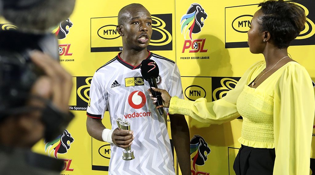Nkosinathi Sibisi with his MTN8 Man of the Man award during an interview 