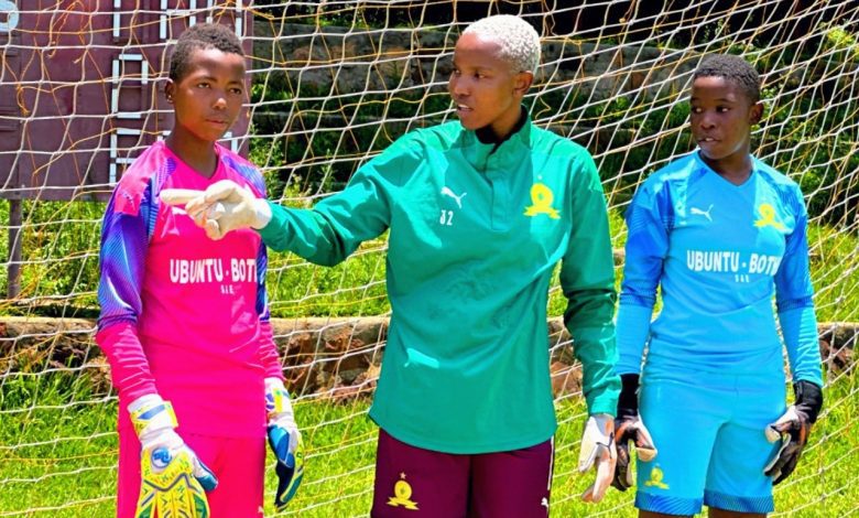 Mamelodi Sundowns Ladies goalkeeper Andile Dlamini with her mentees at training