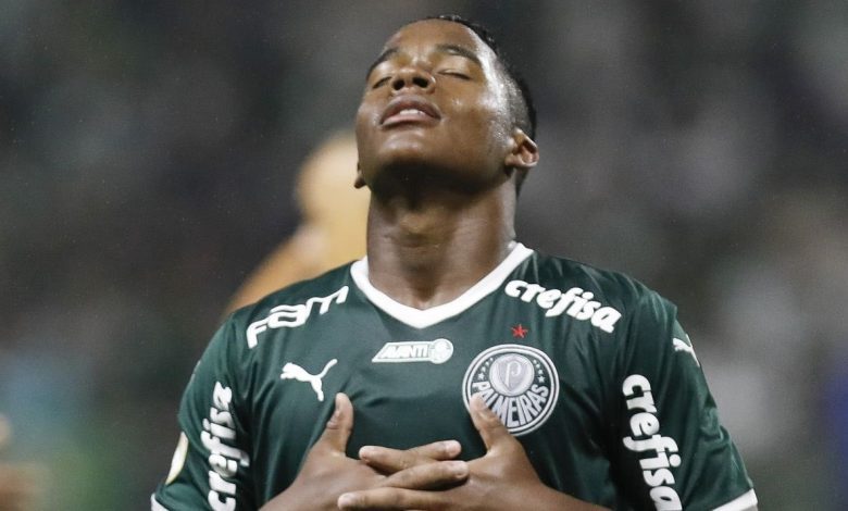 Endrick celebrating after scoring for Palmeiras