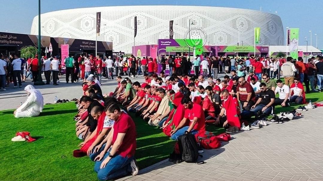 Tunisia fans praying in Qatar