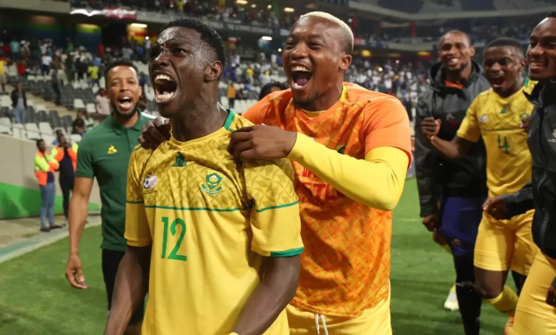 Bafana Bafana and Minnesota United frontman Bongokuhle Hlongwane has admitted that Themba Zwane makes his job easier as a striker and enjoys playing alongside the Mamelodi Sundowns ace at Bafana Bafana.