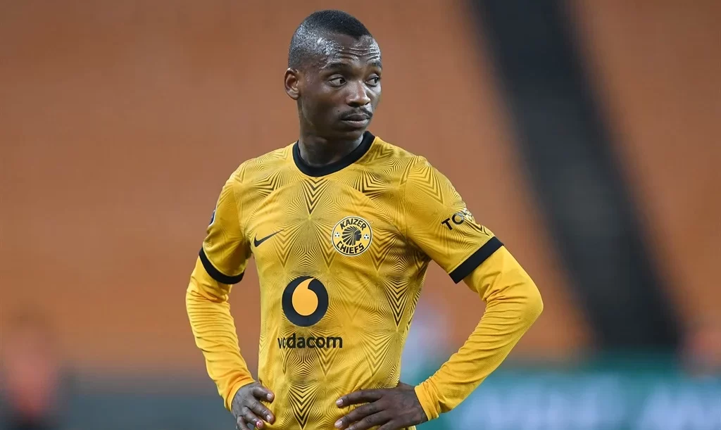 Former PSL and Zimbabwe national team coach Sunday Chidzambwa says Khama Billiat should not be fingered for Kaizer Chiefs’ failure to break Mamelodi Sundowns' stranglehold of the DStv Premiership.