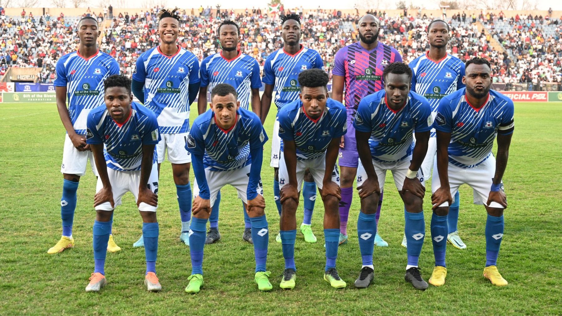 Maritzburg United players lining up for a team picture 