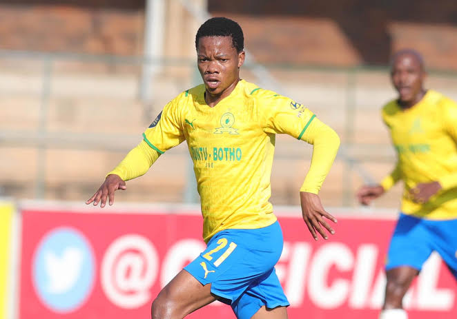 Mamelodi Sundowns playmaker Themba Zwane has signed out the area he feels his fellow teammate Sphelele Mkhulise needs to improve.