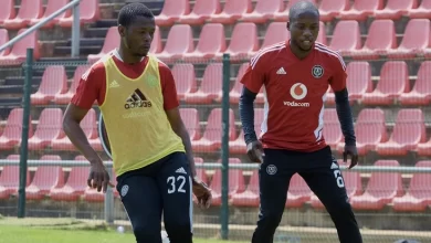 A former teammate of new Orlando Pirates striker Ndumiso Mabena has advised the club’s coach Jose Riveiro on how to play the attacker.