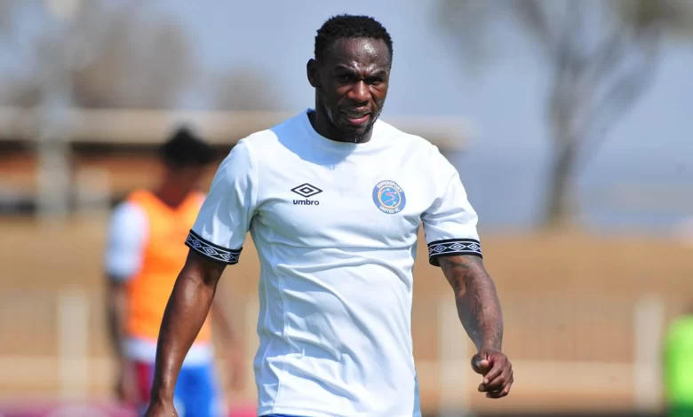 The SuperSport United pair of Onismor Bhasera and George Chigova have called on Zimbabwean football authorities to let bygones be bygones for the sake of budding footballers in the country.