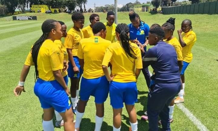 Mamelodi Sundowns Ladies frontwoman Rhoda Mulaudzi giving instructions to her players.