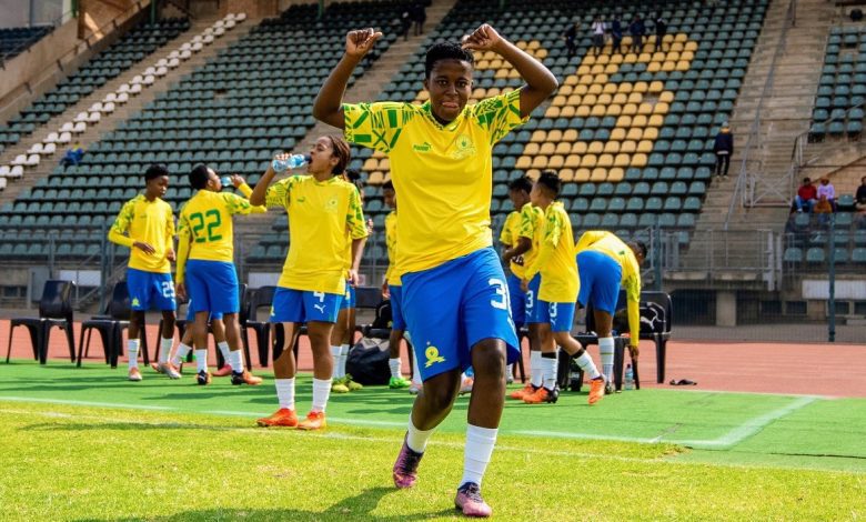 Mamelodi Sundowns Ladies defender Tiisetso Makhubela during the team's warm up