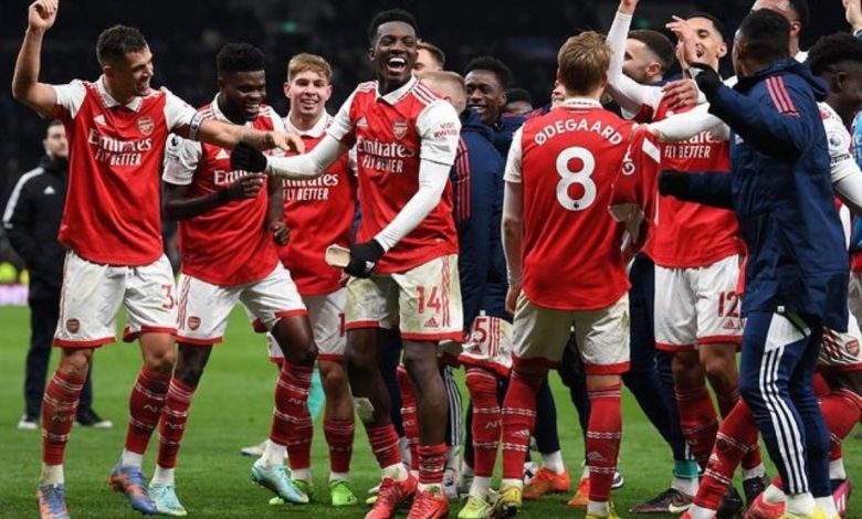 Arsenal players celebrating a victory