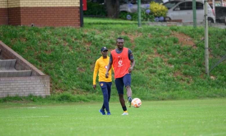 Kaizer Chiefs have bolstered their squad with the signings of two highly-rated foreign players in, Congolese striker Christian Saile Basomboli and Botswana international Thatayaone Ditlhokwe.