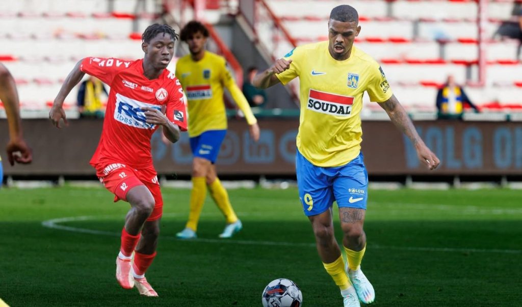 Lyle Foster (right) in action for Westerlo Fc