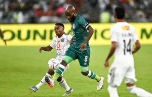 Makhehlene Makhaula in action against Ndlodlo
