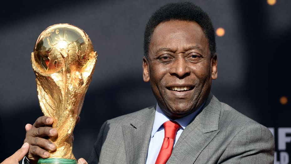 Pele holding a World Cup trophy