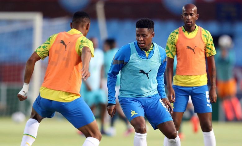 Bongani Zungu of Mamelodi Sundowns warming up session