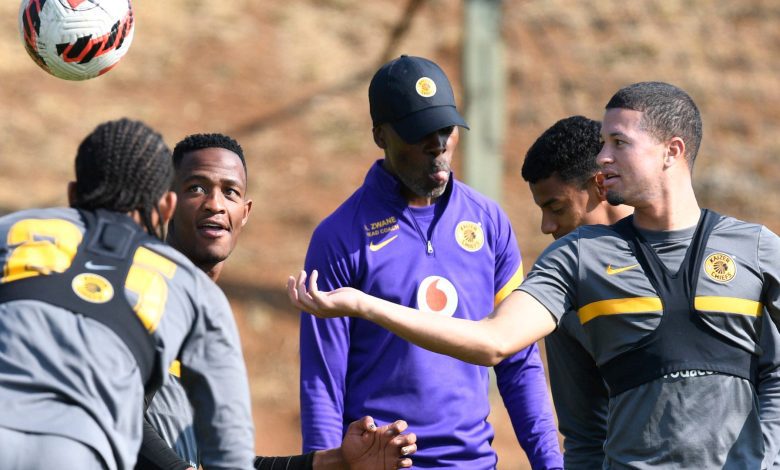 Kaizer Chiefs coach Arthur Zwane at training with his players