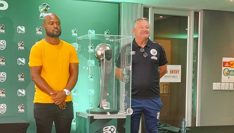 Dondol Stars co-coach Khuliso Rashamuse with Gavin Hunt of SuperSport United