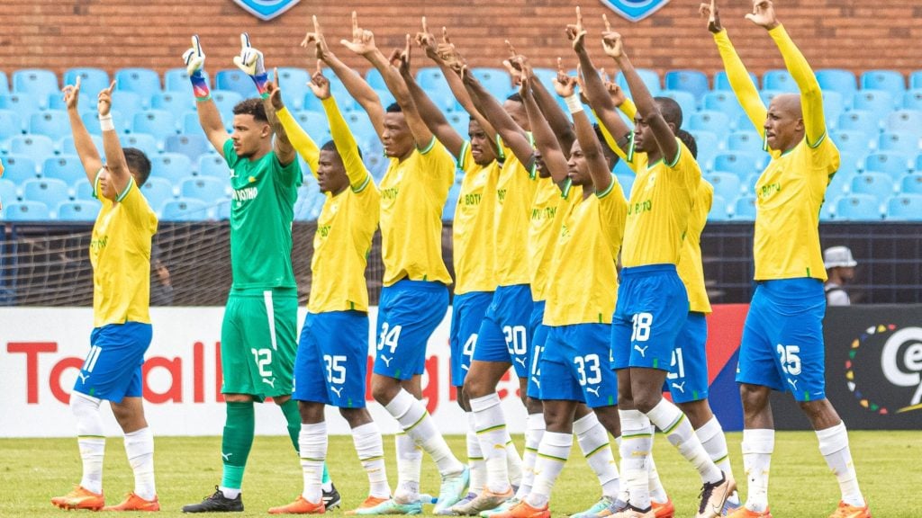 Mamelodi Sundowns players showing love to their fans. 