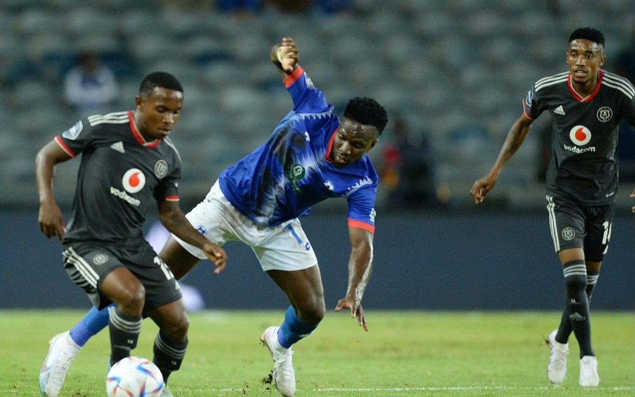 Orlando Pirates midfielded Phillip Ndlondlo