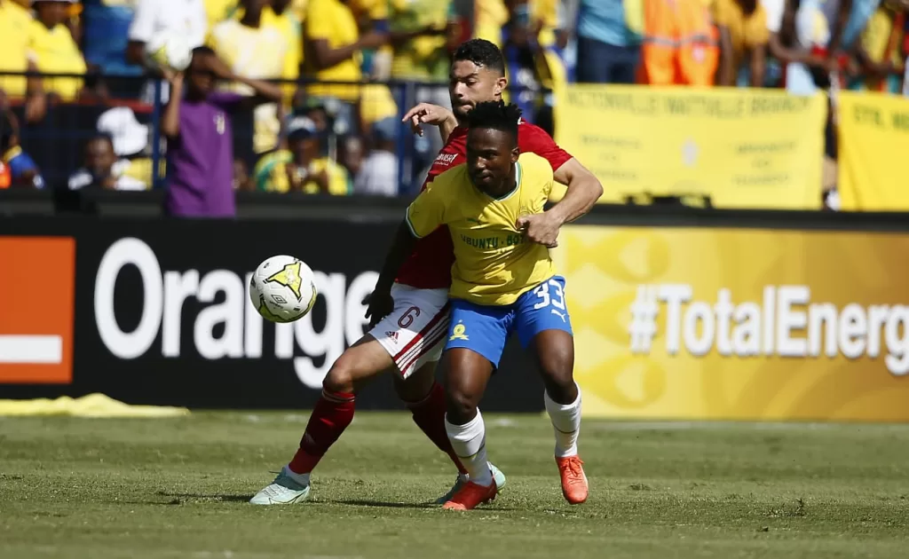 Cassius Mailula of Sundowns under challenge